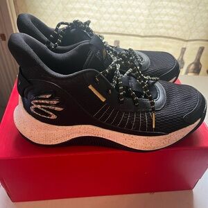 Under Armour Mens Curry 327 Basketball Shoes Black and Gold Metallic Size 9